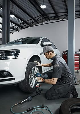 Bosch Gds Heavy Duty Cordless Impact Wrench Brushless Motor, 400 Nm, 3,700 Bpm, 1/2'', Auto Bolt Release, 1.25 Kg, 2 X Battery Gba 18V 5.0Ah & Quick Charger Gal 18V-40, 1 Year Warranty, Multicolor Bosch Gds Heavy Duty Cordless Impact Wrench Brushless Motor, 400 Nm, 3,700 Bpm, 1/2'', Auto Bolt Release, 1.25 Kg, 2 X Battery Gba 18V 5.0Ah & Quick Charger Gal 18V-40, 1 Year Warranty, Multicolor